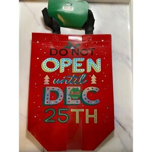Madison Paper Christmas Gift Bags Red Do Not Open Holiday Tote Set of 5 NEW